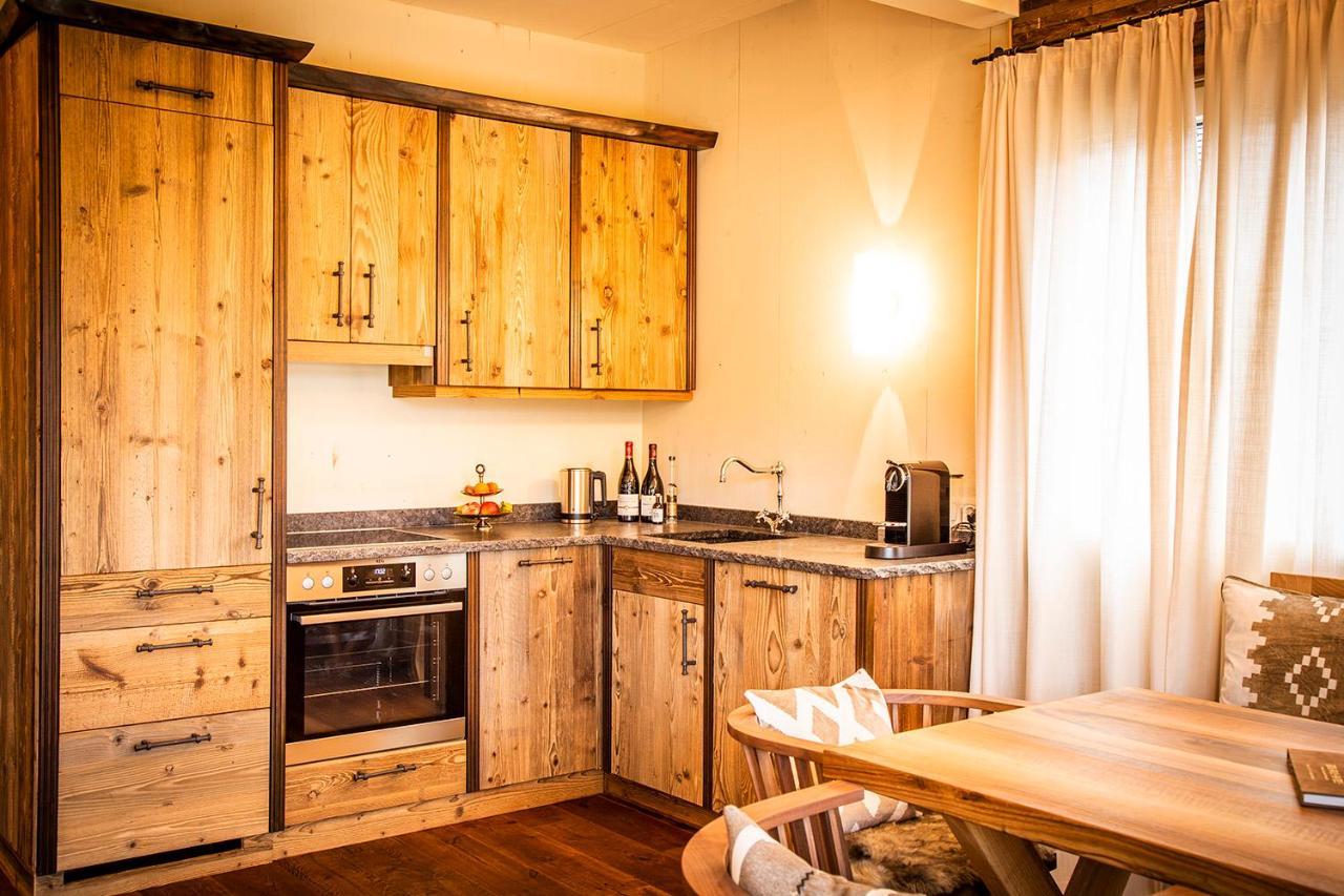 Golden Hill Country Chalets & Suites Waldschach Exterior foto