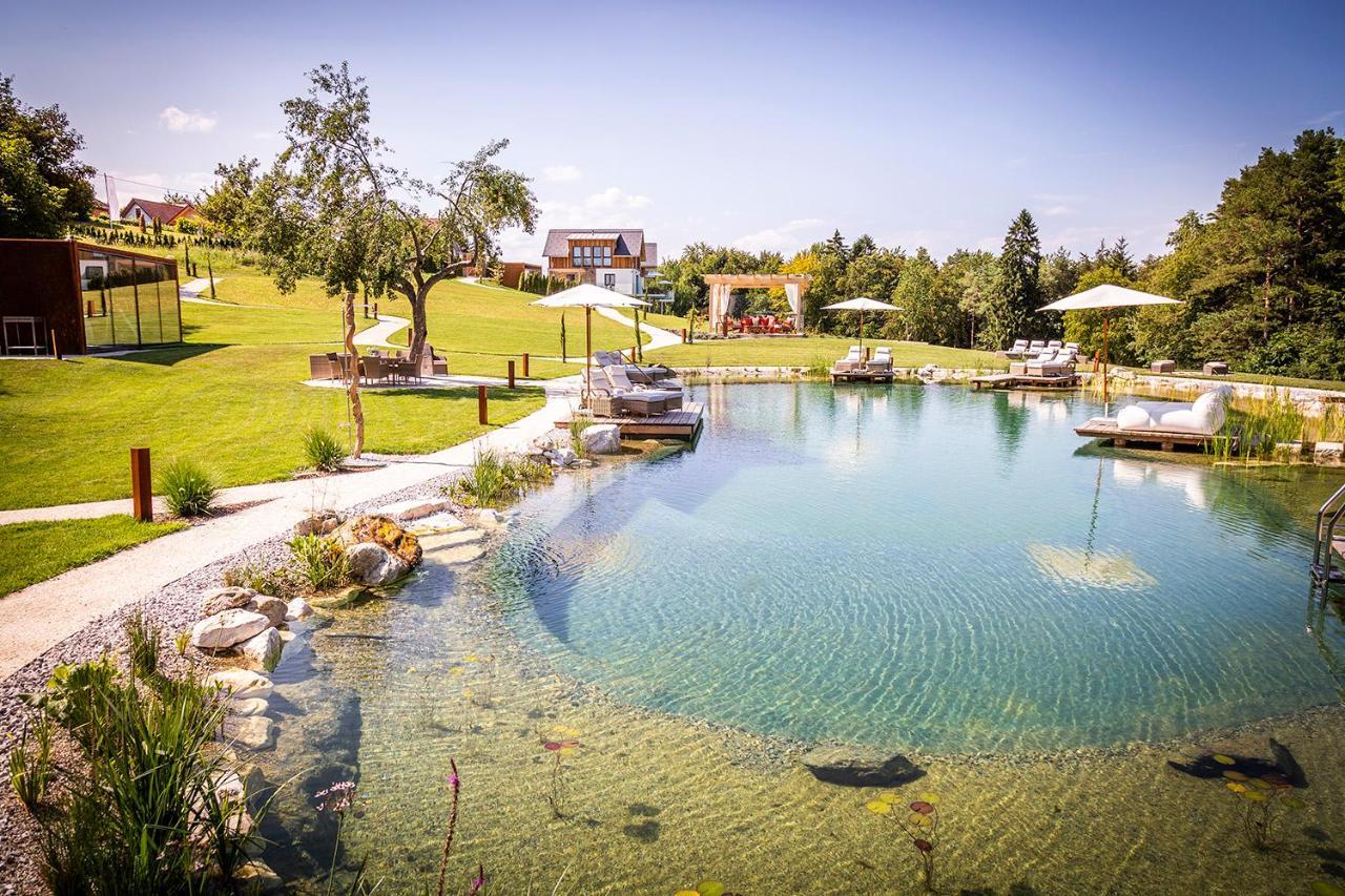 Golden Hill Country Chalets & Suites Waldschach Exterior foto