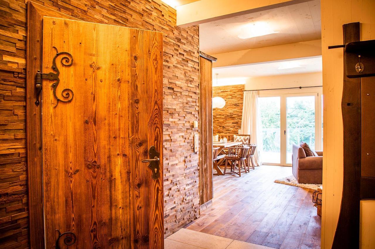 Golden Hill Country Chalets & Suites Waldschach Exterior foto
